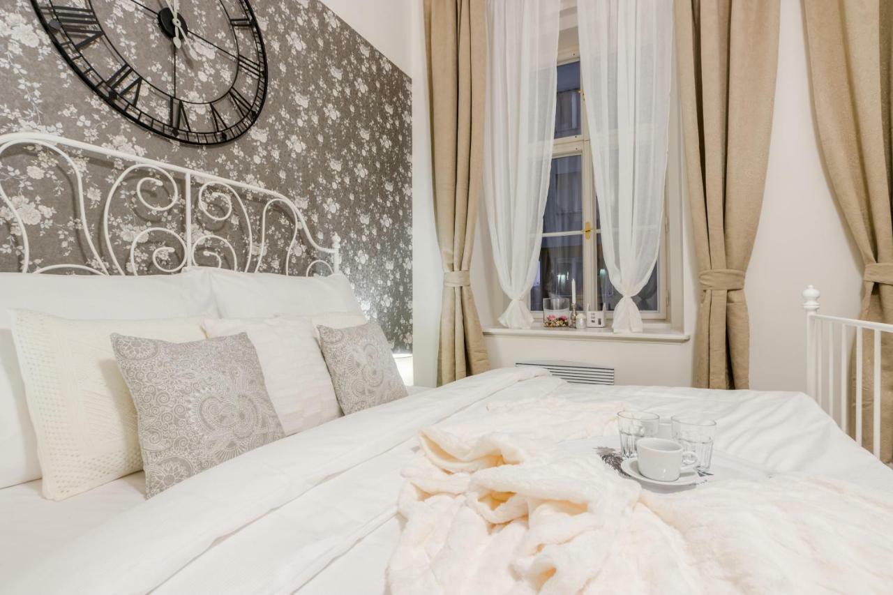 Prague Apt Near Charles Bridge By Michal&Friends 外观 照片
