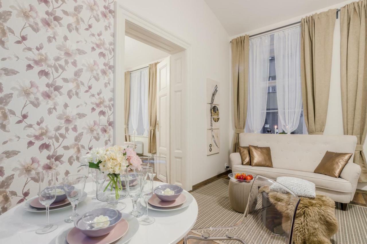Prague Apt Near Charles Bridge By Michal&Friends 外观 照片
